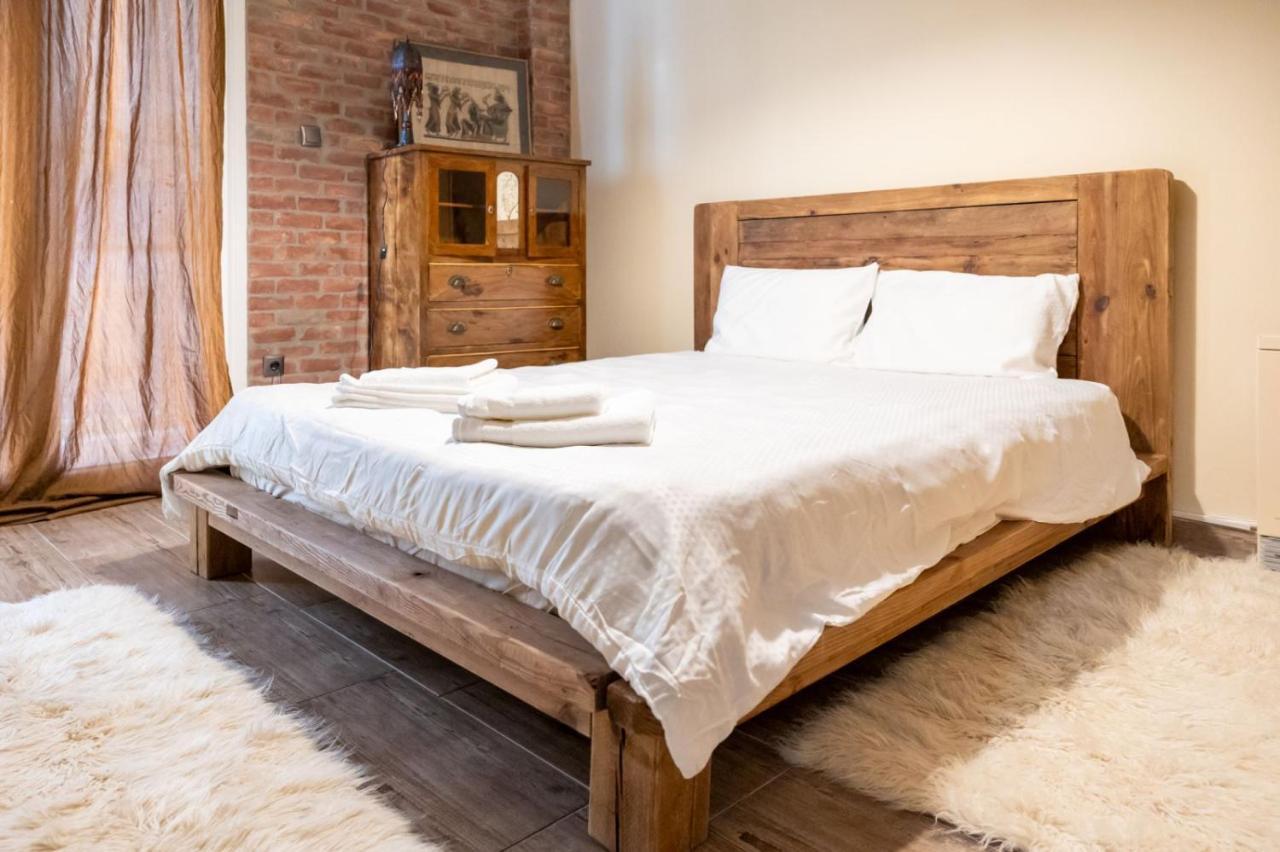 Art House Apartment Драма Екстериор снимка
